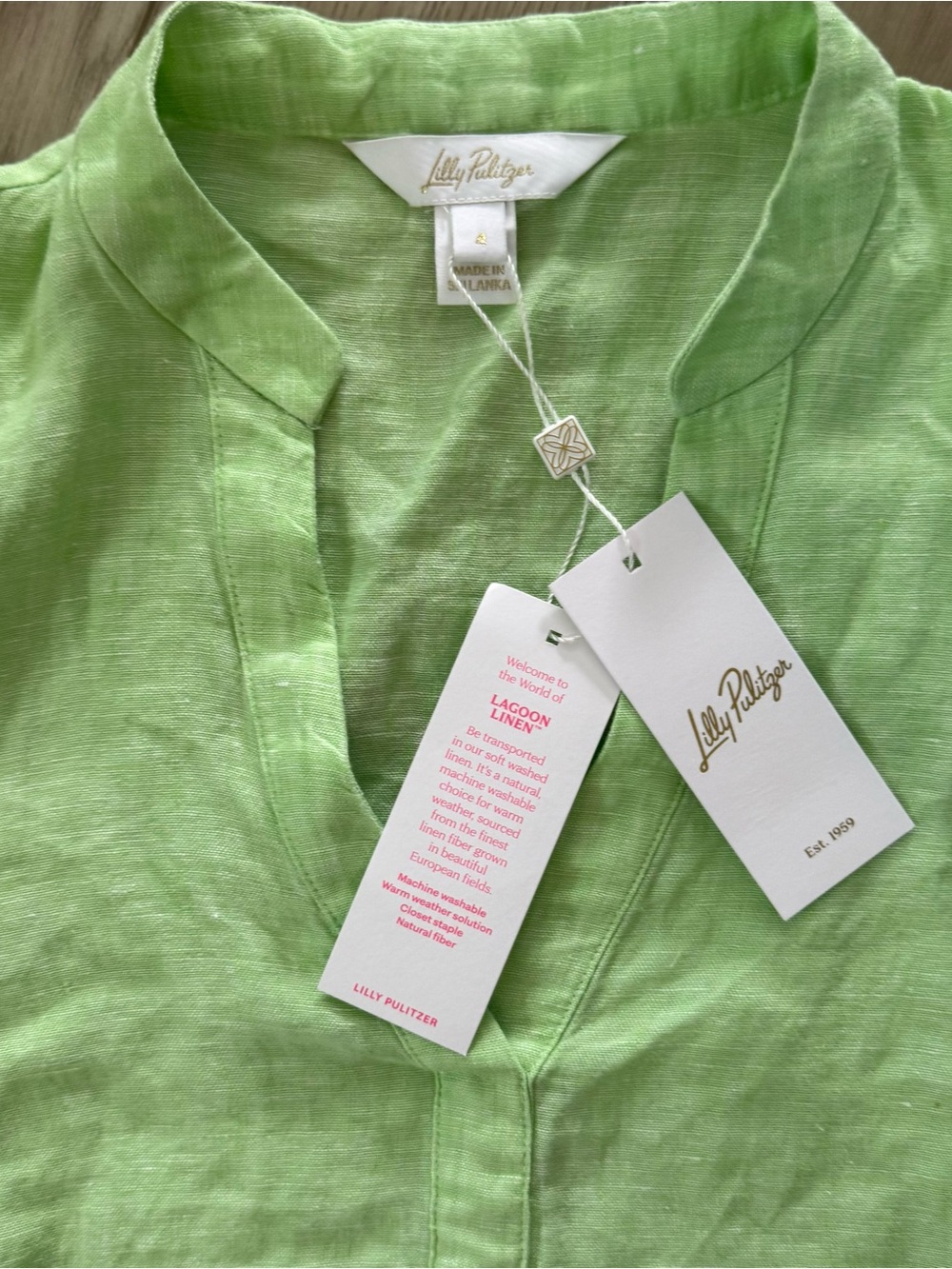 Lilly Pulitzer, NWTs jade lime 🍋🟩 Women's Linen Split-Neck Blouse size 4 - Picture 5 of 5
